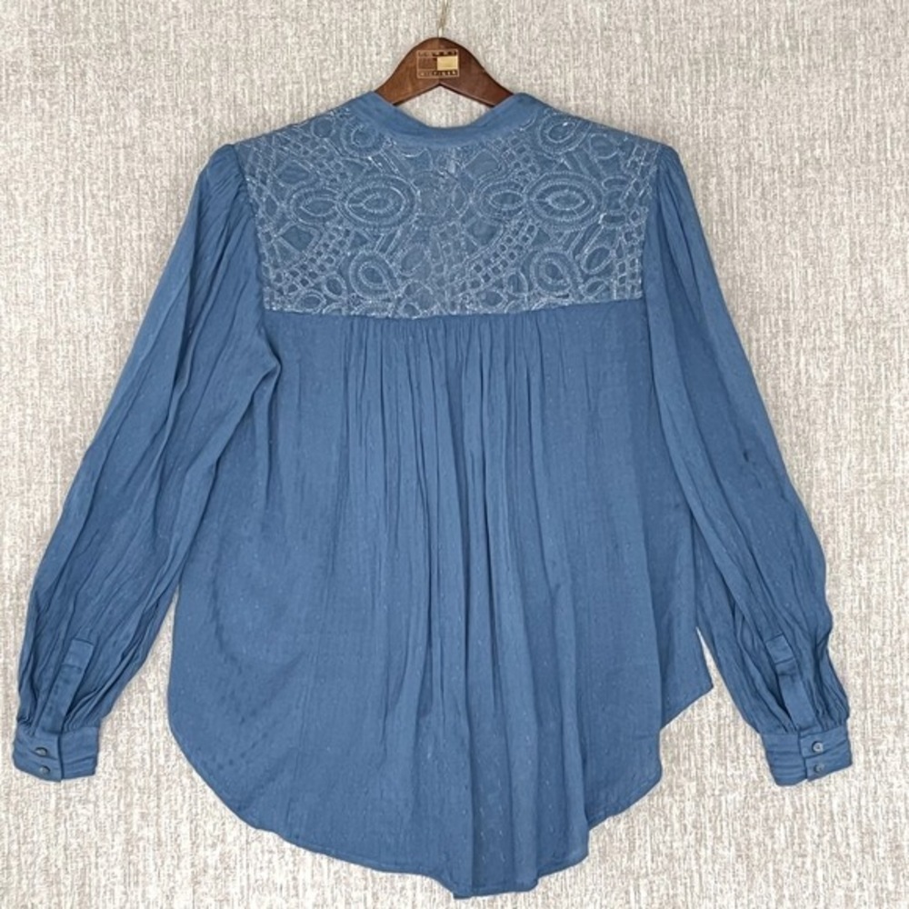 Free People Womens XS Blue Long Sleeve Hi-Low Lace Detail Relaxed‎ Fit Blouse - Picture 4 of 10